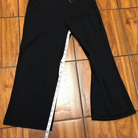 Lululemon Relaxed Fit Crop - Picture 6 of 12